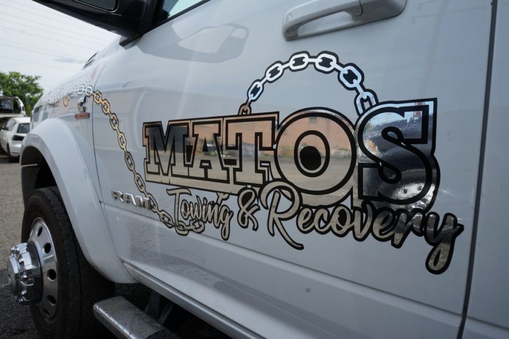 Matos Towing heavy duty wrecker on a job
